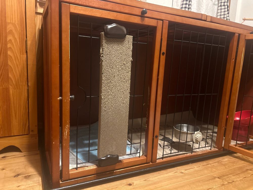 犬のケージに爪とぎホルダー