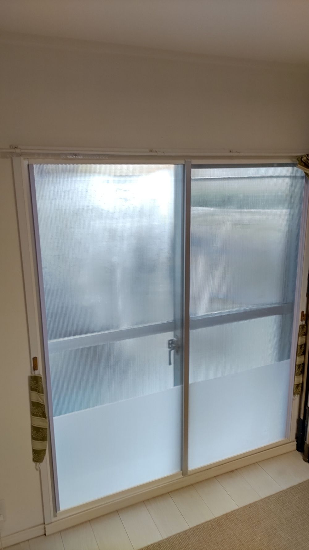 キャンバスボード（カイネ） ポリカボード 4mm厚 3×6尺(92cm×183cm) ブラウン【SU】 | 養生材・養生