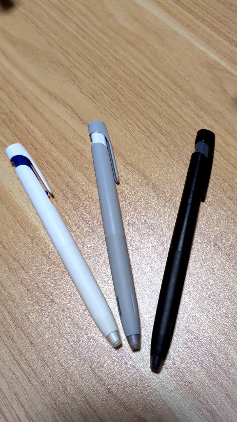 ゼブラ エマルジョンボールペン ブレン 0.7mm 黒 黒軸 | 文房具・事務