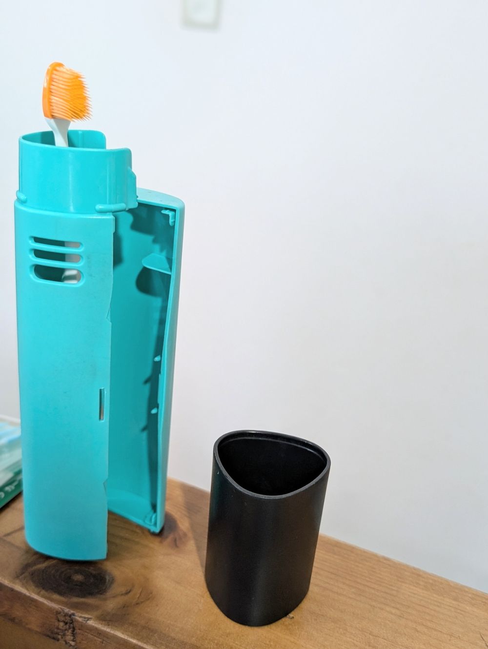 コップ機能付き！持ち運び用の歯ブラシセット | くらシェア